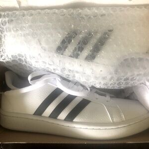 NWT  Adidas tennis shoes